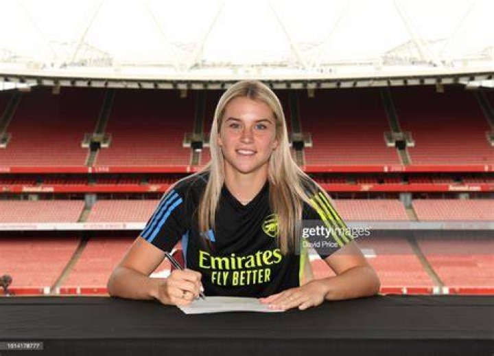 Alessia Russo Pictured Signing For Arsenal With Her Brother/Agent Luca, Beside Her In 2023
