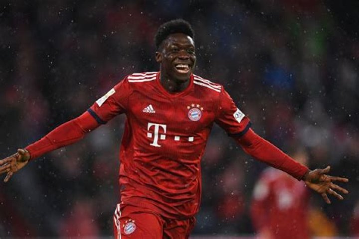 Alphonso Davies celebrating