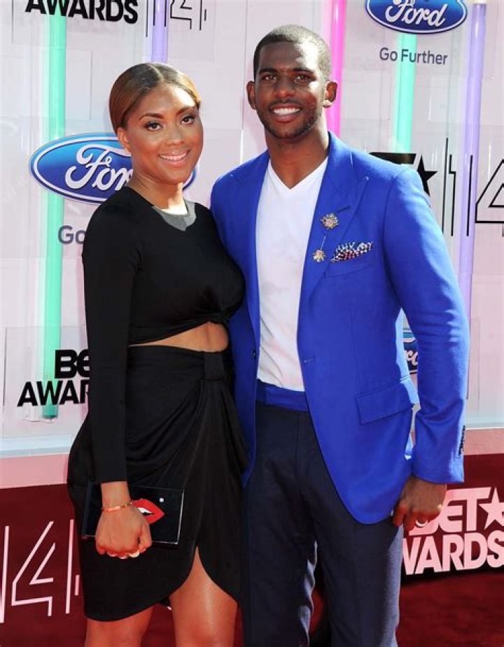 Chris Paul With His Wife And Kids