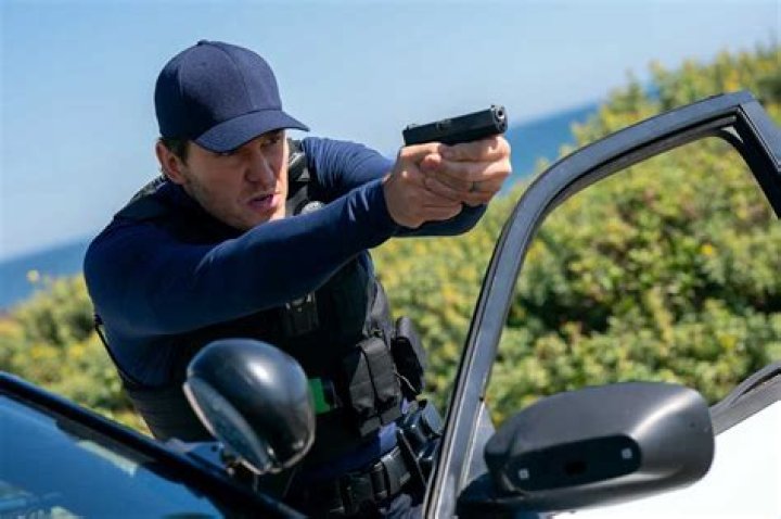 Chris Pratt with gun