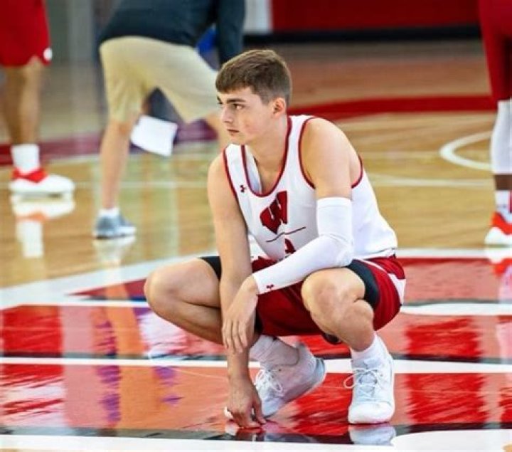 Wisconsin Badgers guard Connor Essegian Parents | LatestInBollywood 1 Connor Essegian Parents
