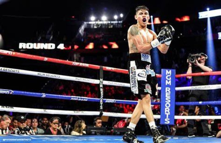 Emmanuel Navarrete inside the ring