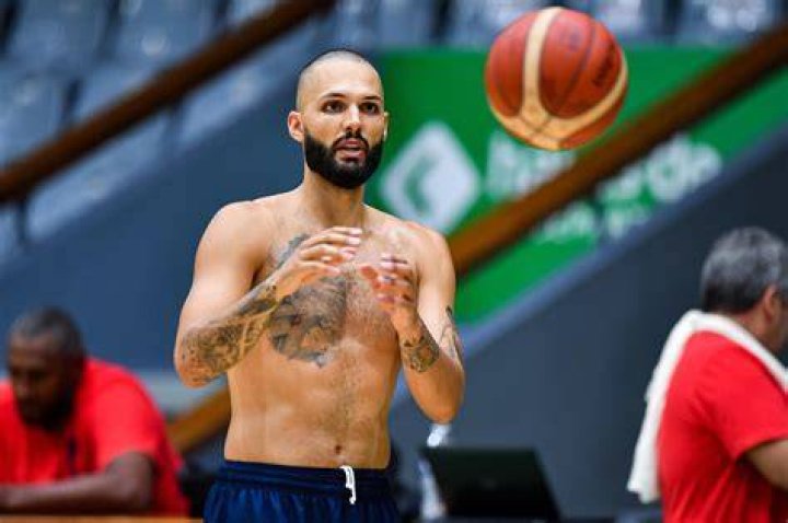 Evan Fournier Bio: NBA & Girlfriend [2023 Update]