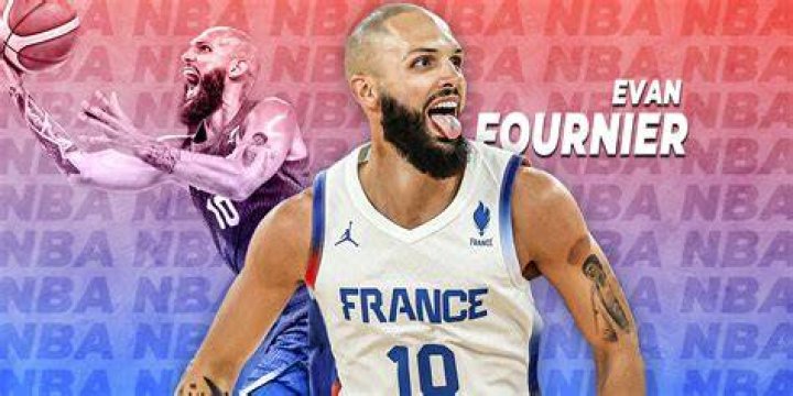 Evan Fournier with his close ones (Source: Instagram)