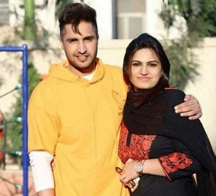 Jassi Gill with his elder sibling