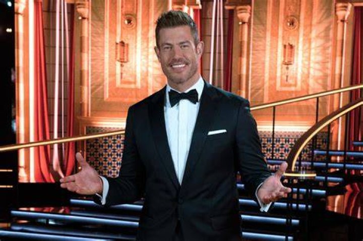 Jesse Palmer The Bachelor host in a suit in front of the mansion