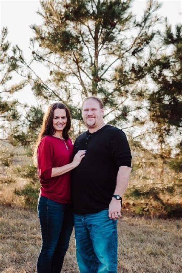 Joe And Stacey Mauch Pose For Camera During Their Family Photoshoot In 2020