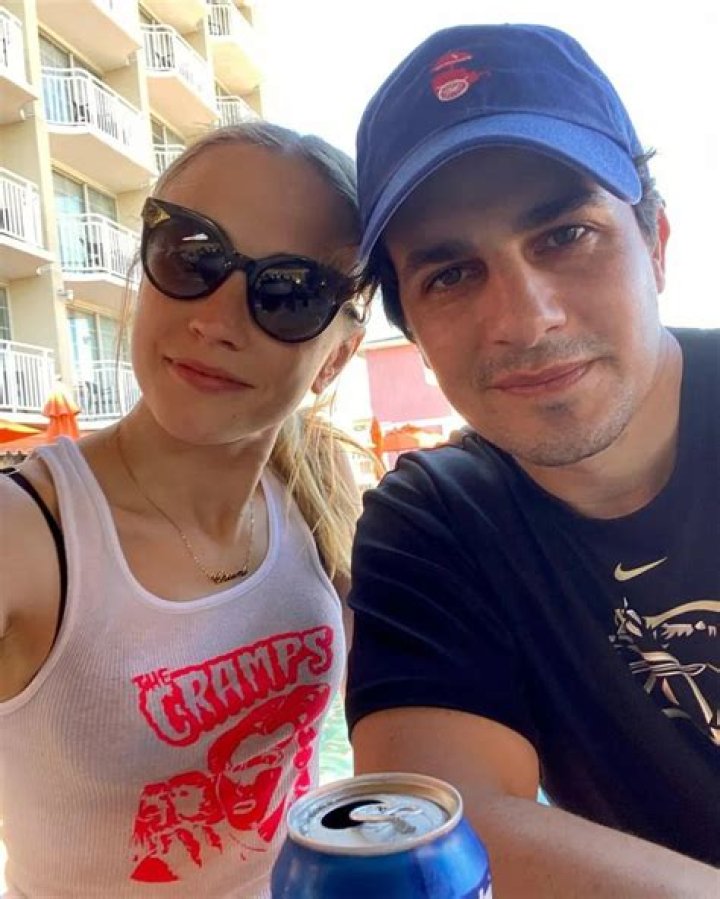 Kat Timpf Wiki, Age, Biography, Husband, Net Worth, Parents, Ethnicity, Religion & More 1 Kat Timpf husband Cameron Friscia