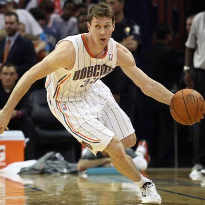 Matt Carroll Playing Basketball For Bobcats