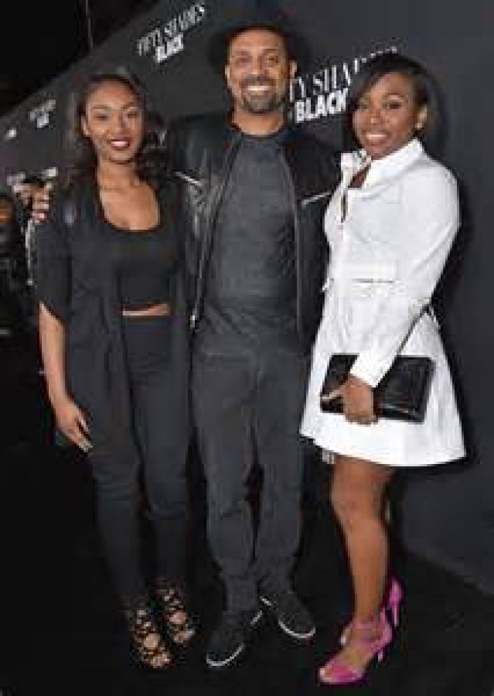 Mike Epps with all his five daughters