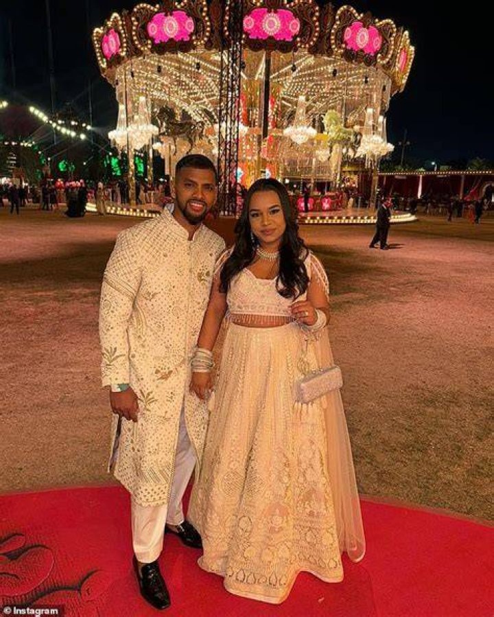 Nichola Pooran with Mahendra Singh Dhoni