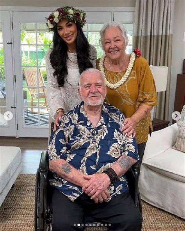 Nicole With Her Parents And Siblings
