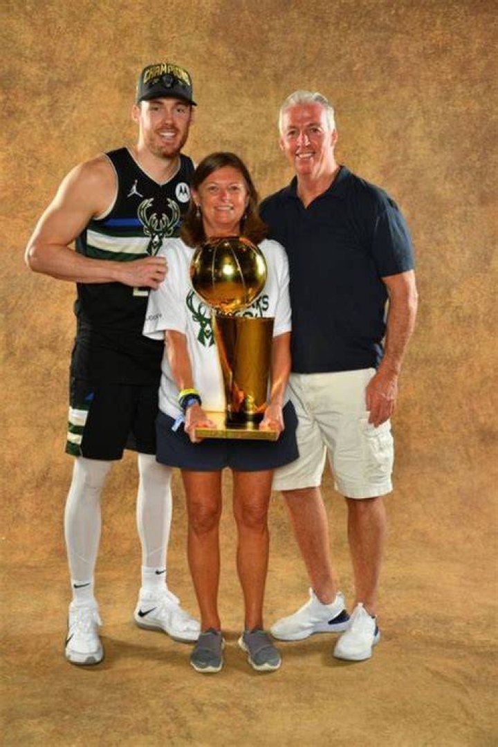 Pat Connaughton With His Father And Mother