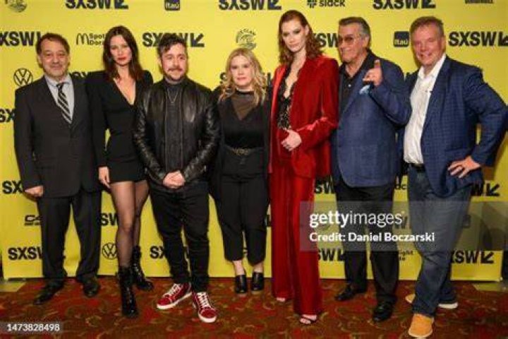 Sam Raimi, Lily Sullivan, Lee Cronin, Alyssa Sutherland, Bruce Campbell and Robert Tapert posing at premiere