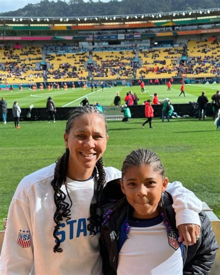 Shannon Boxx Watching 2023 FIFA Women's World Cup With Daughter Zoe