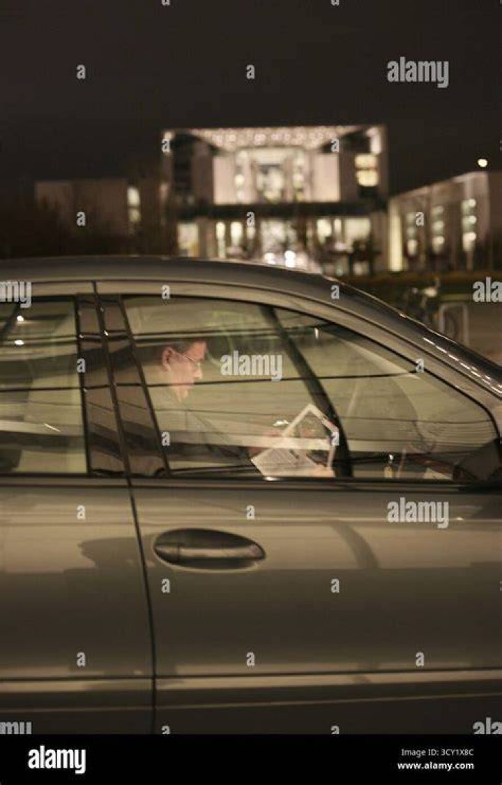The Driver waits for the robbers to arrive in Drive