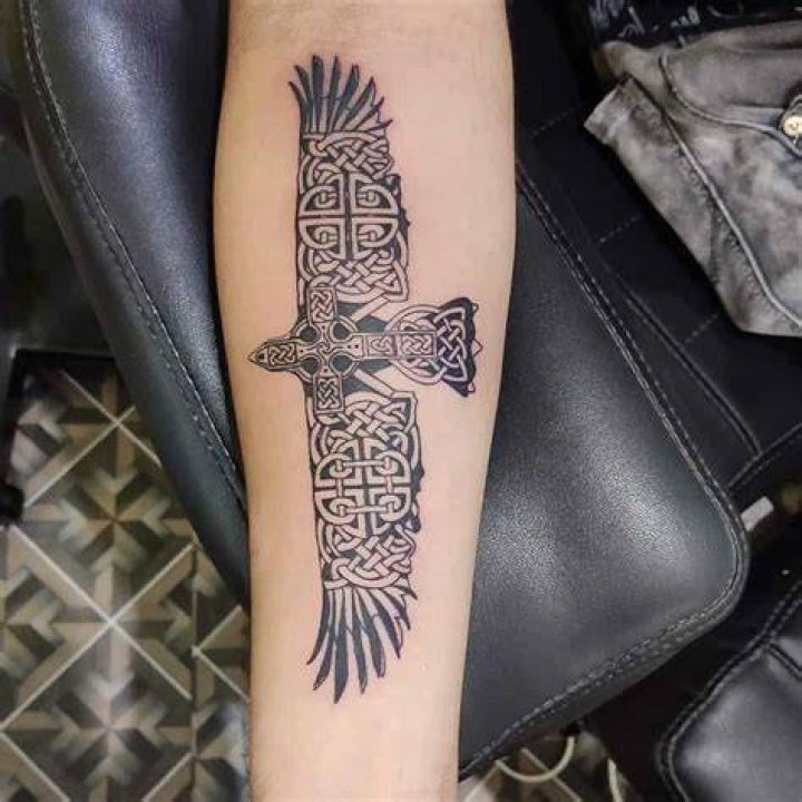 What Do Raven Tattoos Mean? [2022 Information Guide]