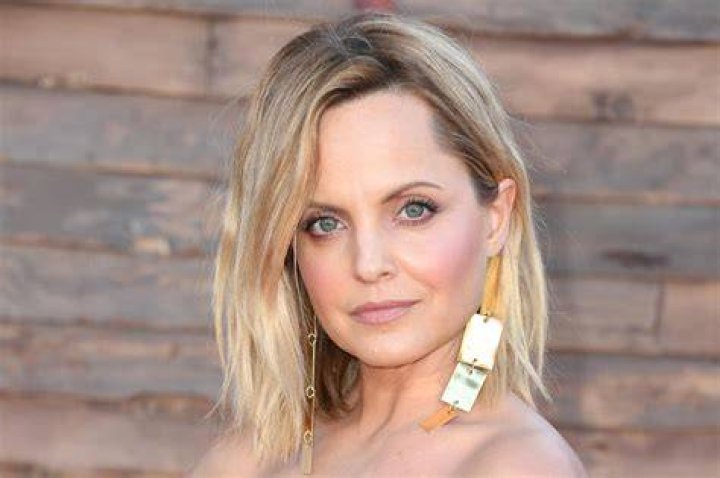 What is Mena Suvari’s Net Worth? All About Her Wealth