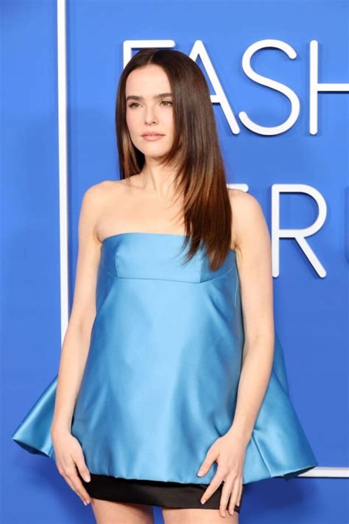 Zoey-Deutch- 2 Zoey-Deutch- 2